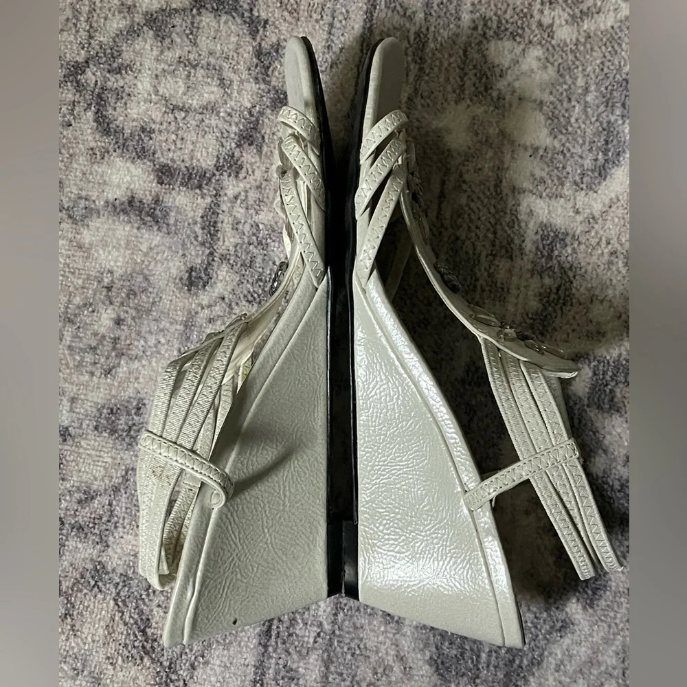 New York Transit Jeweled White Wedge Sandals 8 1/2M - Picture 5 of 7